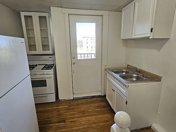 3rd image of 309-311 Maple St #7