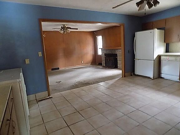 4th image of 606 E Wayland Street