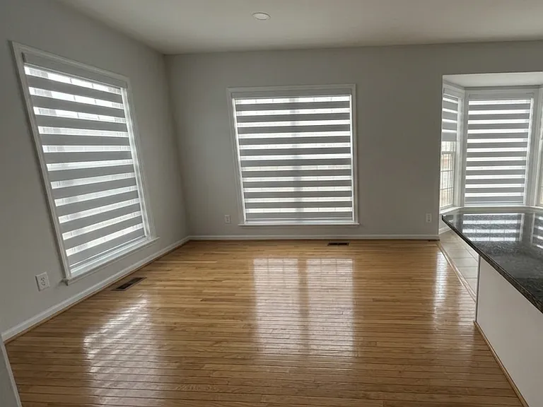 22694 Lamoreaux Landing Sq — Photo 12