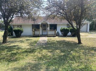 102 1st St W, Lyndon, IL 61261