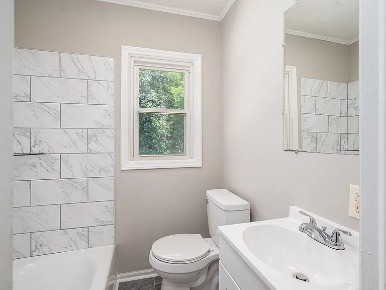 913 Edgemont Ave — Photo 5