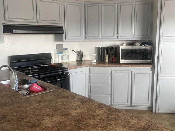 4th image of 2101 Mora St