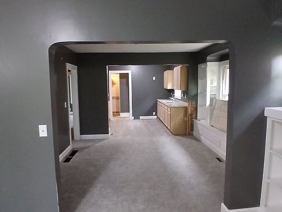 3rd image of 10910 Revere Ave