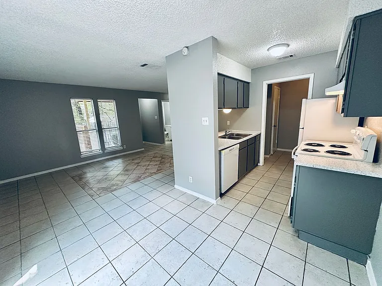 1318 Southport Dr — Photo 31