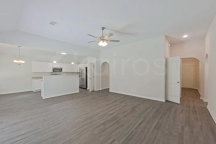 4 bed, 2.0 bath, 1700 sqft, $2,015 — Photo 3