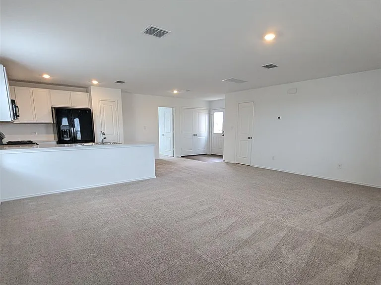 152 Avre Loop — Photo 4
