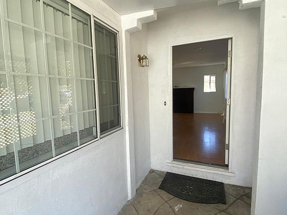 4th image of 2424 Montrose Ave