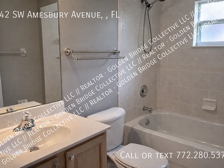 242 SW Amesbury Ave — Photo 7