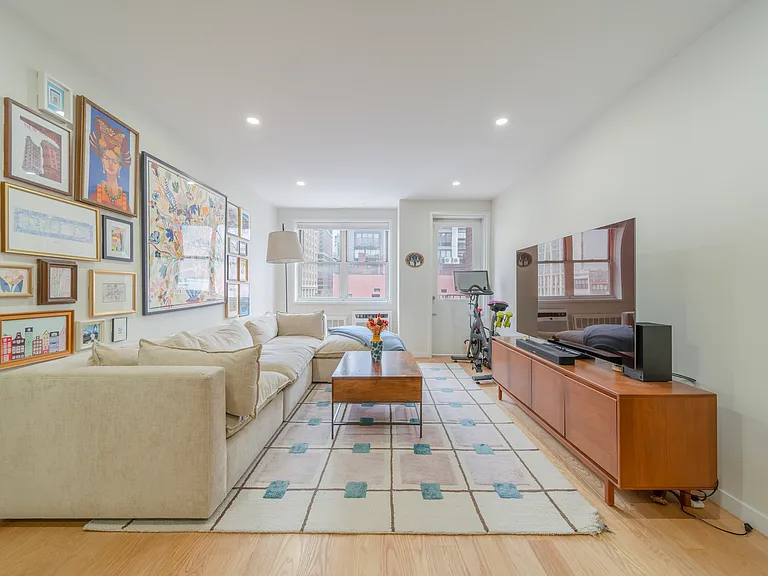 170 W 23rd St #4N — Photo 1