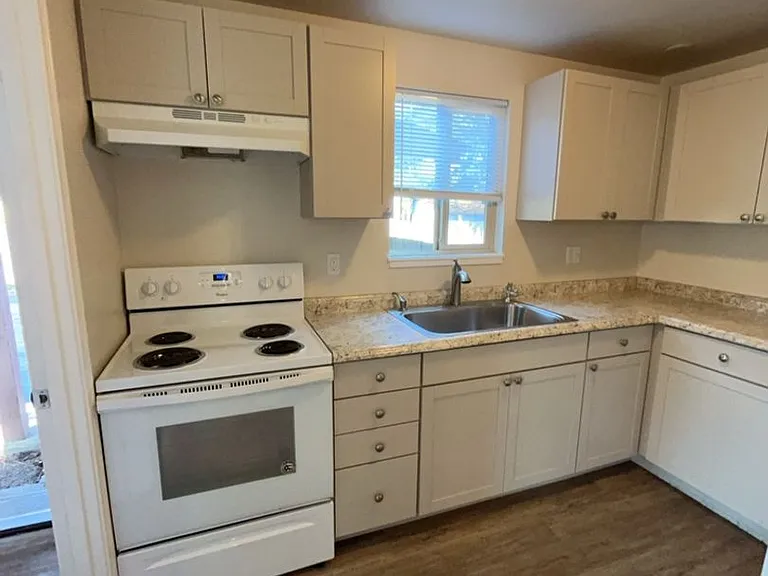 2319 Wilson Ave — Photo 2