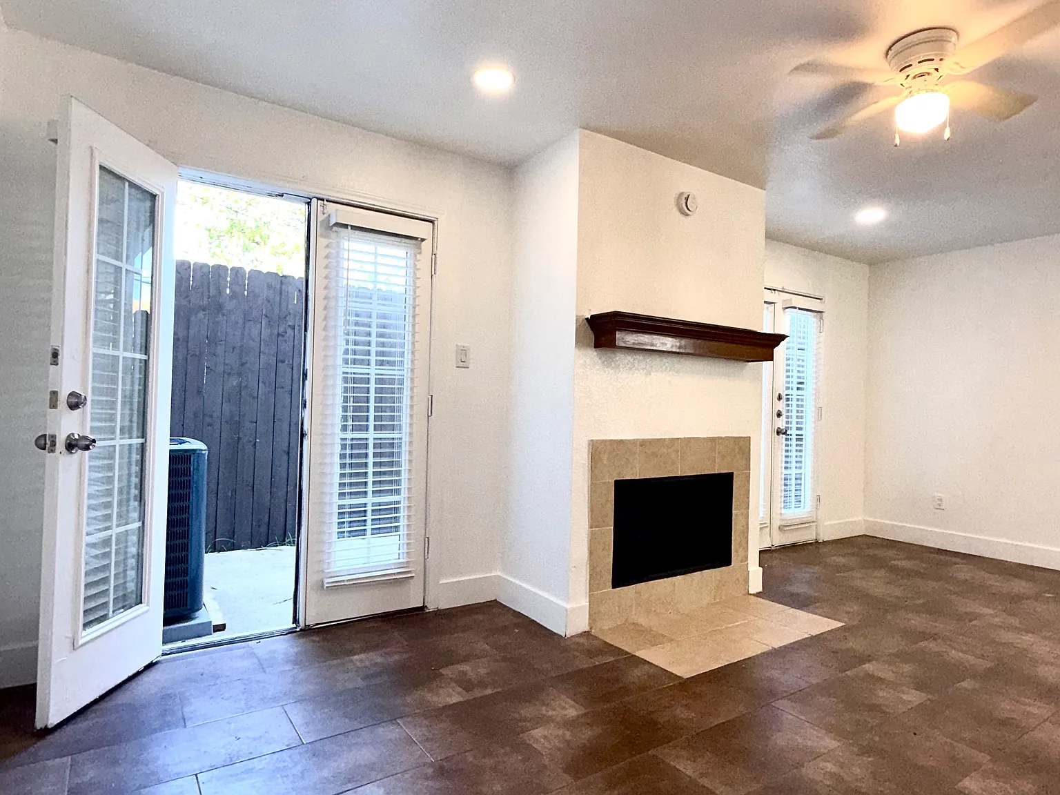 2 bed, 2.5 bath, 1315 sqft, $1,975 — Photo 4