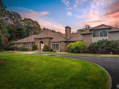 10 High Meadow Rd N, Saddle River, NJ, 07458