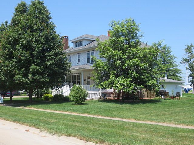 1st image of 860 Isett Ave