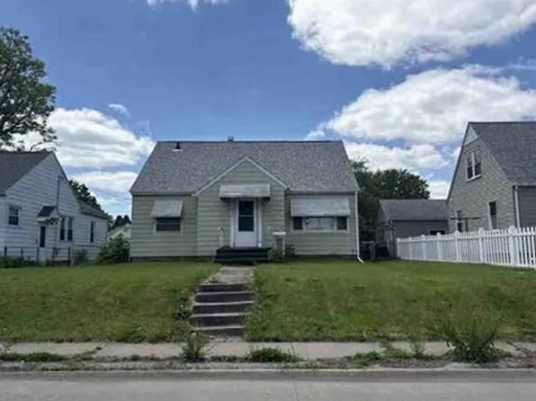2046 Hickory Grove Rd, Davenport, IA 52804