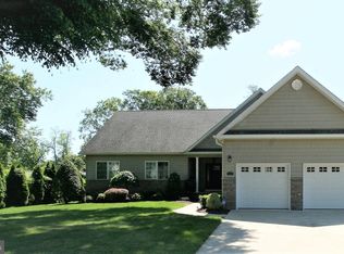5 Middleton Dr, Hamilton, NJ 08620