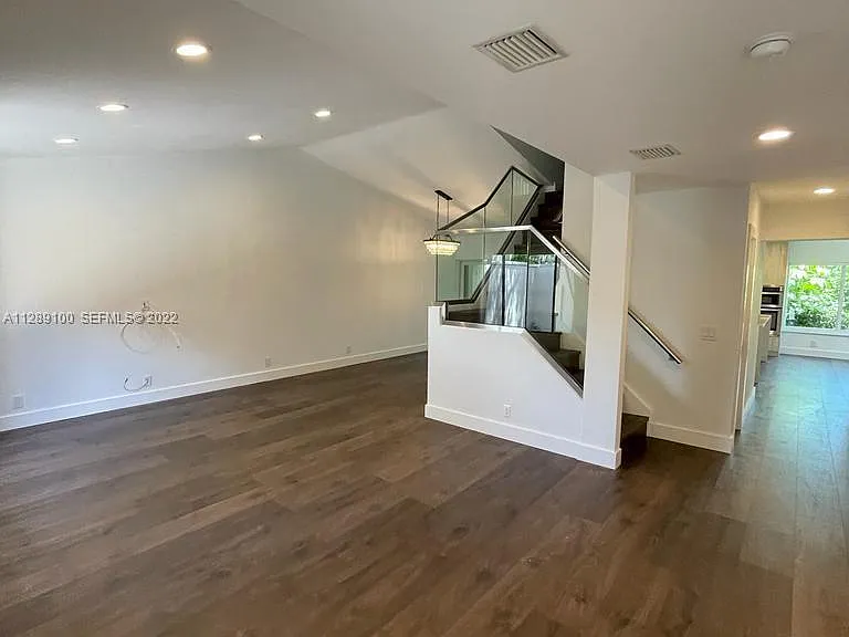 546 Patio Village Way — Photo 2