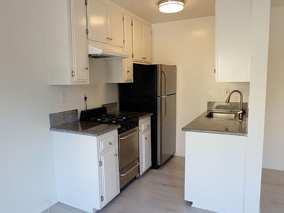 2nd image of 1916 Pacific Ave #2