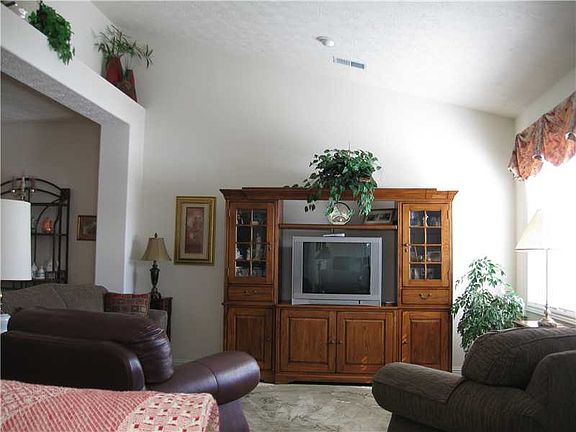 4th image of 6879 Park Square Dr APT B