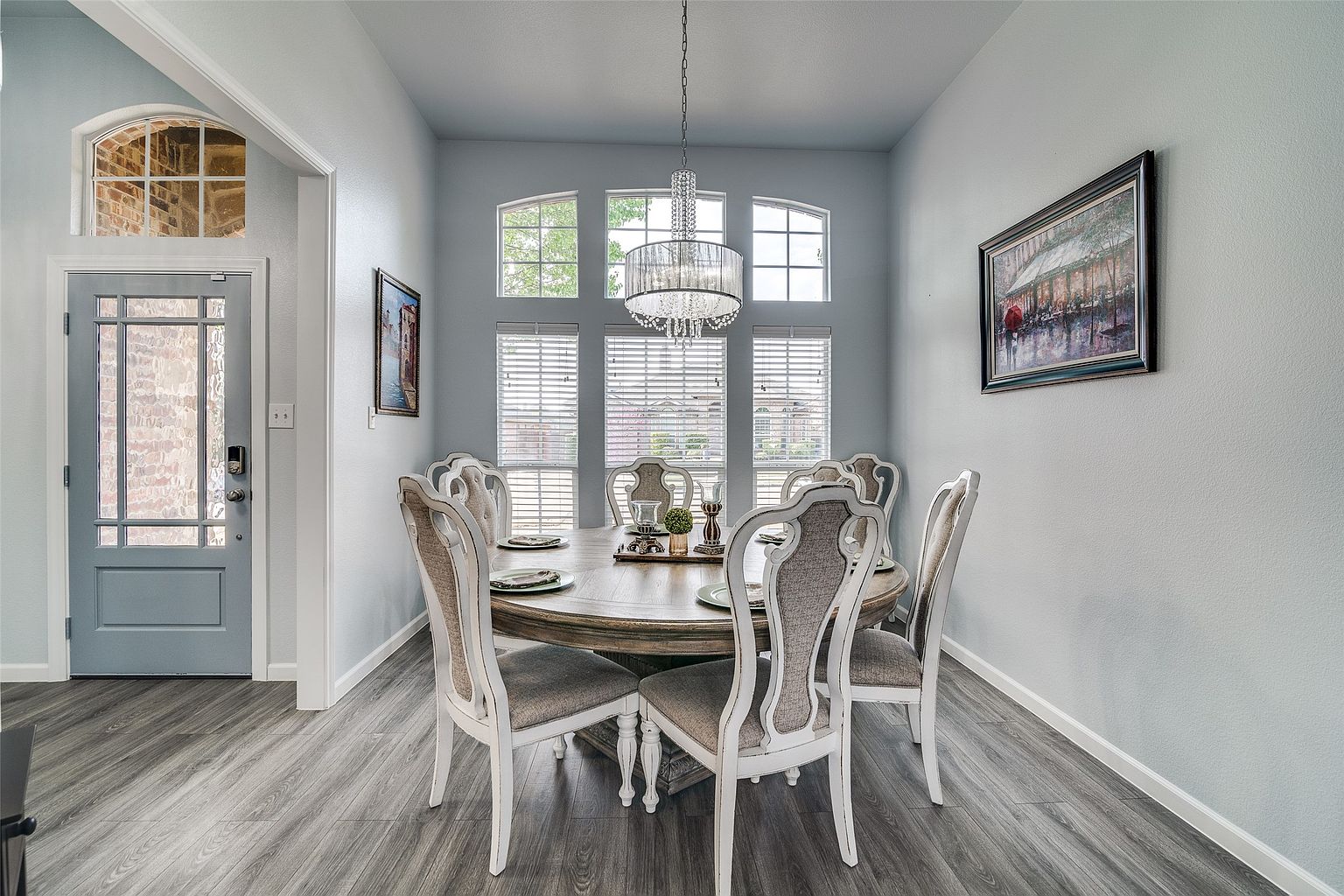 Property in a prime location with modern interiors