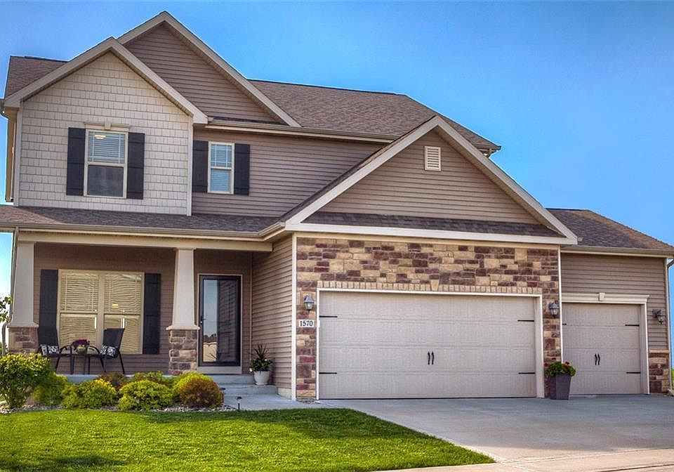 1st image of 1570 SE Waddell Way