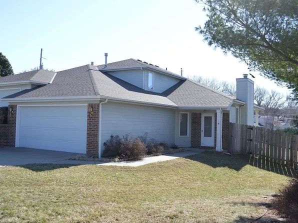 2000 Estella Dr, Manhattan, KS 66503