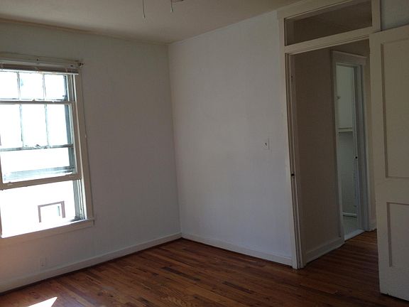 3rd image of 827 4th Ave W
