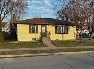 609 S 2nd St, Bellevue, IA 52031