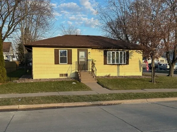 609 S 2nd St, Bellevue, IA 52031