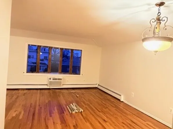 3193 Hatting Place image 5 of 10