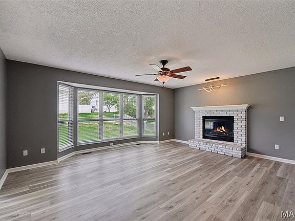 3rd image of 456 White Chapel Dr