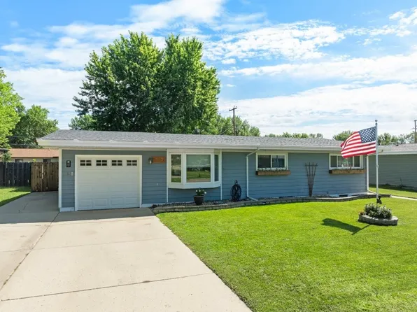 117 24th St SW, Minot, ND 58701