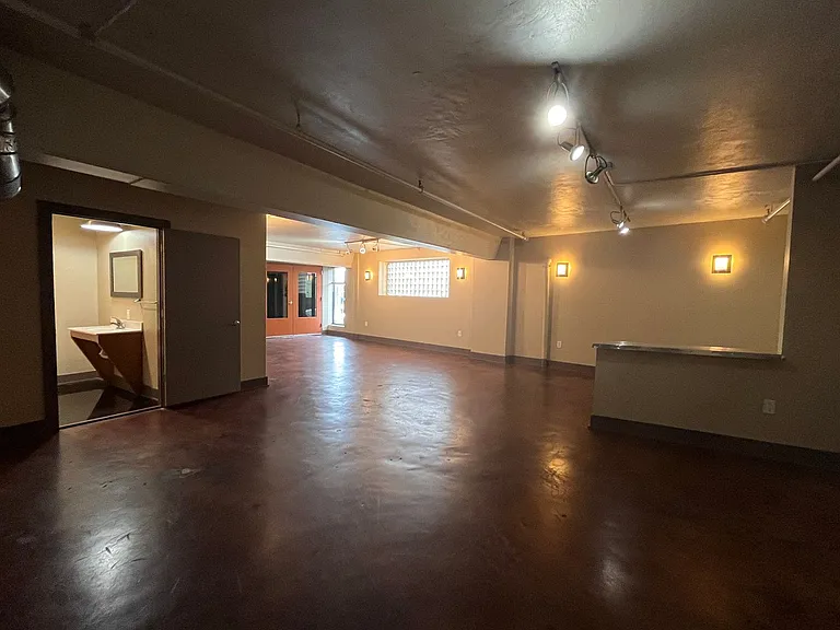 401 Campbell Ave SW — Photo 8