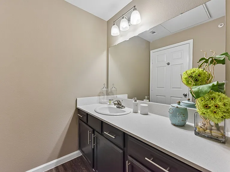 Madison Dell Ranch Apartments — Photo 36
