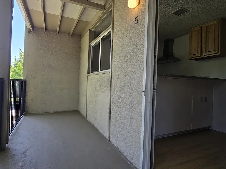 477 S El Molino Ave #5 — Photo 2