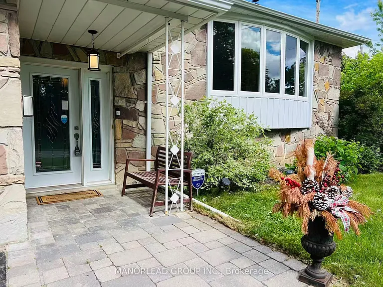 10 Greenyards Dr — Photo 3
