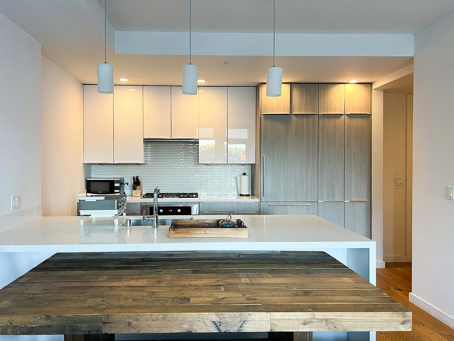 2 bed, 938 sqft, $6,500 — Photo 1