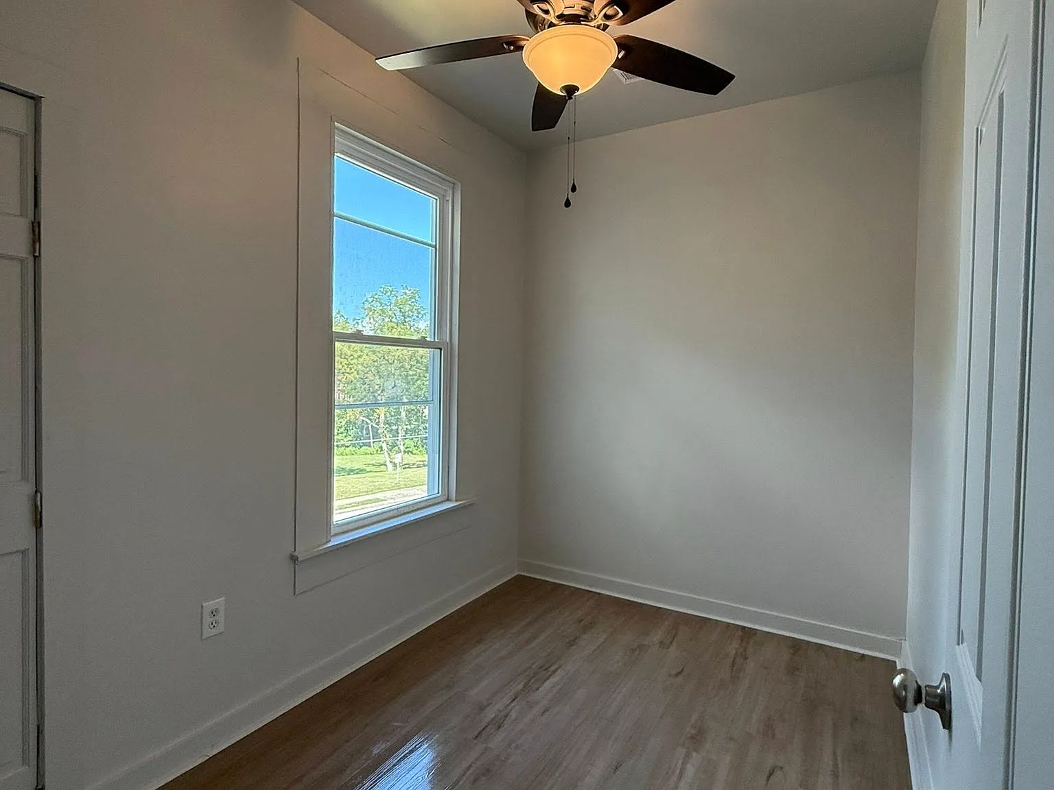 154 Luck Avenue - 1/2 — Photo 3