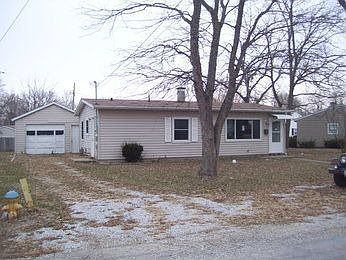 1st image of 122 Woodlawn Ave