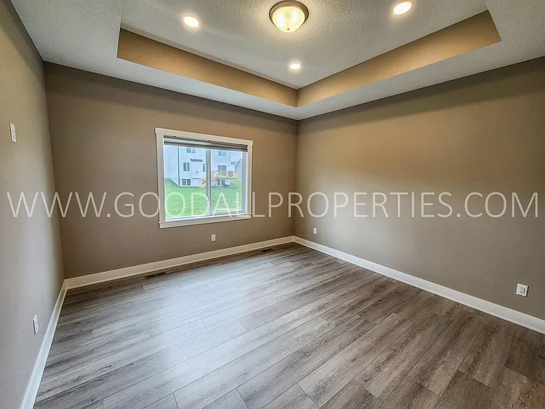 650 NW Rosemont Dr — Photo 5