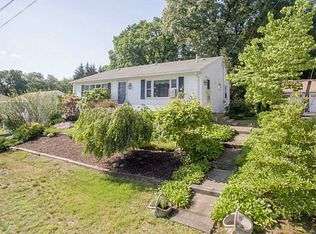 32 Marian Ln, Woonsocket, RI 02895