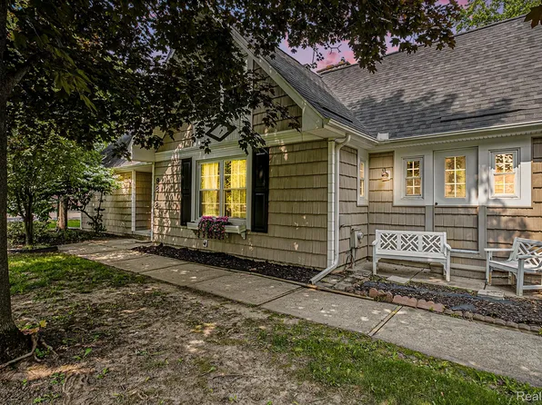 9818 Burning Tree Dr, Grand Blanc, MI 48439