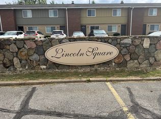 370 Lincoln St SW APT D, Hartville, OH 44632
