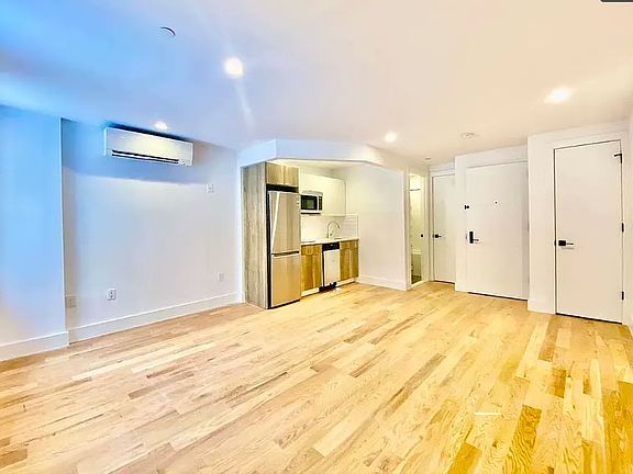 4th image of 147 W 130th St #B2