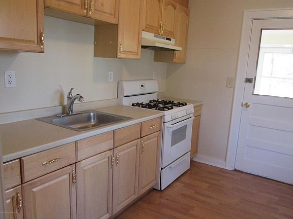 4th image of 16 Pollys Park Dr