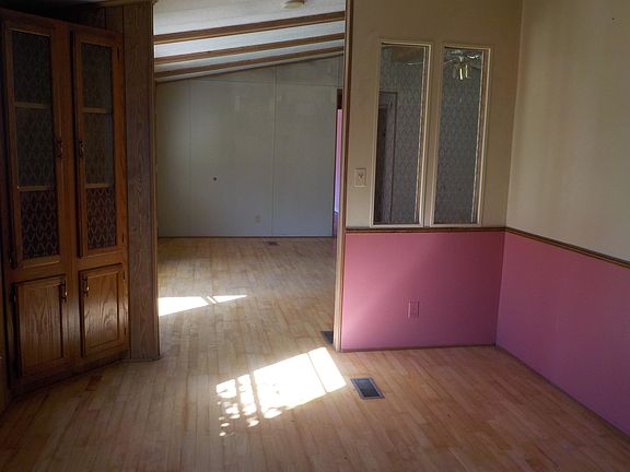 5th image of 159 Deerfield Valley Rd