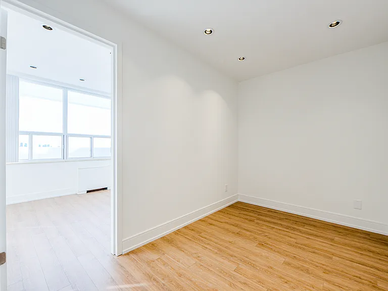289 The Kingsway — Photo 40