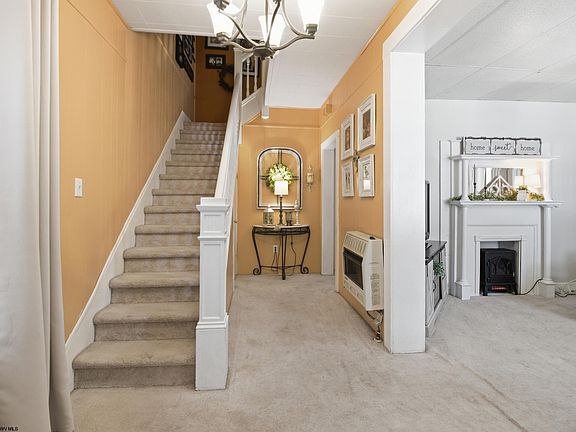 5th image of 209 Grant St