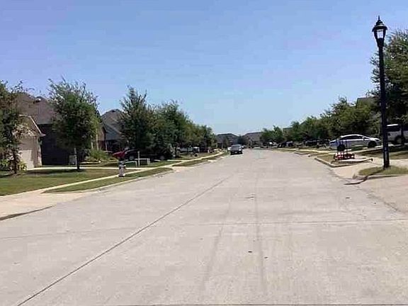 Exterior Neighborhood (street photo)