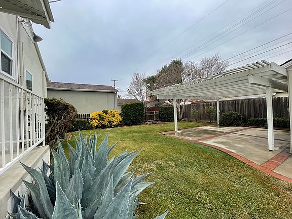 4th image of 1016 Vineyard Dr