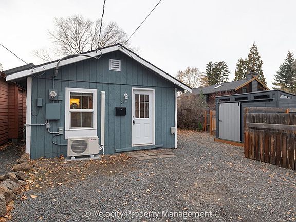 2nd image of 25 1/2 NW Hood Pl
